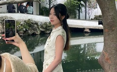 把女朋友摁在床上强行种草莓